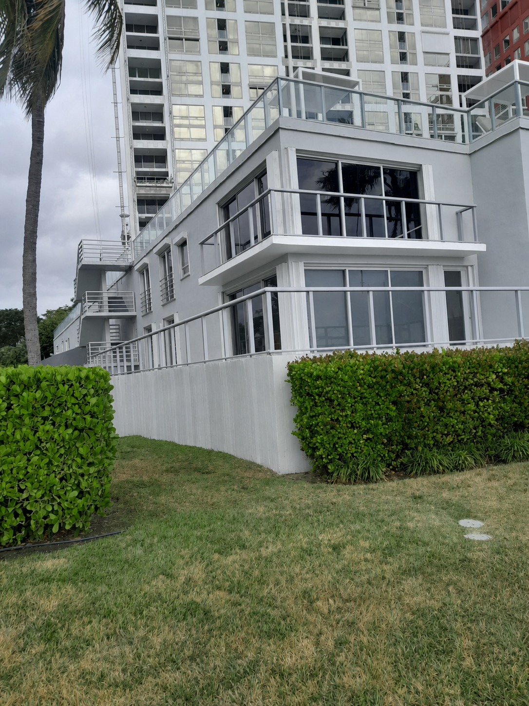 Side exterior rail systems at The Palace in Brickell, Miami